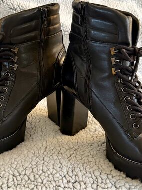 Gianni Bini Women’s Black Platform Lace-Up Ankle Boots